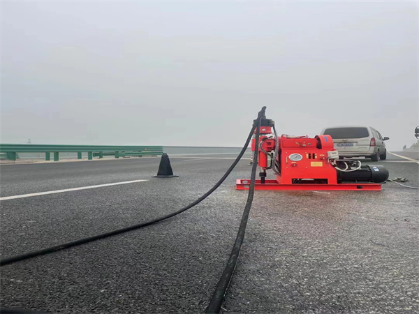 阿克苏马路路基路面开裂下沉注浆加固灌浆